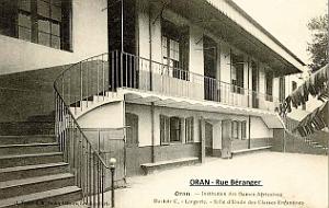 SP g- 004- St Pierre- Dames africaines- rue Beranger